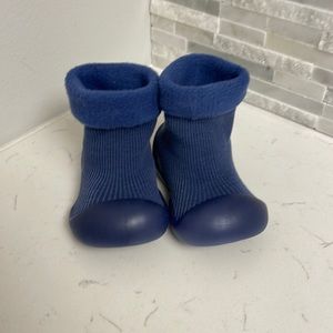Non slip shoes for kids! NWOT